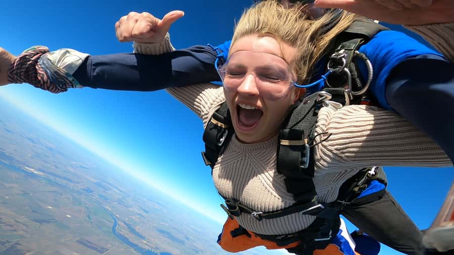 Adelaide: Tandem Skydiving over Lake Alexandrina - Key highlights to know before you go