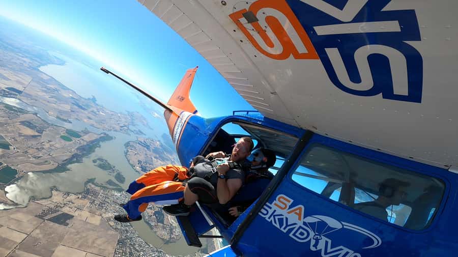 Adelaide: Tandem Skydiving over Lake Alexandrina - Training on the ground: how to keep calm before the plane