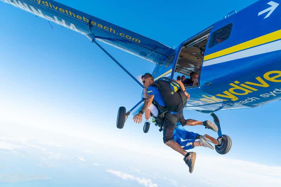 Airlie Beach: Tandem Skydive over the Whitsundays - Getting There: Pickup, Timing, and Small Rules That Matter