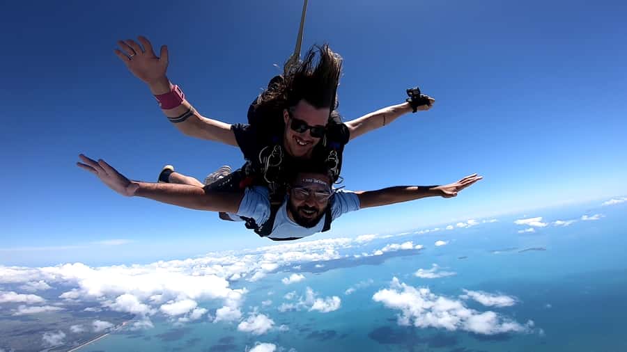 Airlie Beach: Tandem Skydiving Experience with Beach Landing - Up to 15,000 Feet: Freefall Feel vs. Parachute Calm