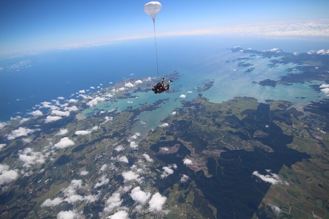 Bay of Islands: 12,000ft Skydive - Getting to the drop zone from Paihia and Kerikeri