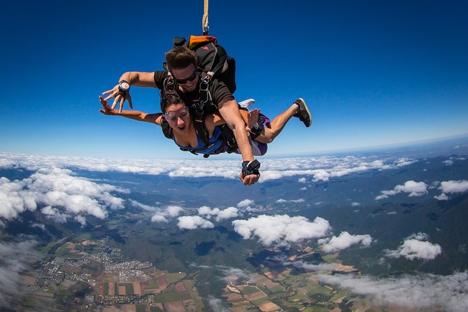 Cairns: Tandem Skydive Experience over Reef & Rainforest - Why Cairns Makes This Tandem Jump Worth the Trip