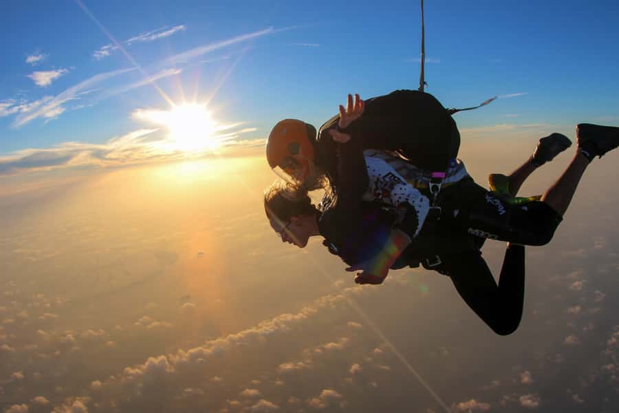 Dubai: Skydive at The Palm with Photos, Video & Yacht Tour - Freefall at 120 mph: what to expect in your body