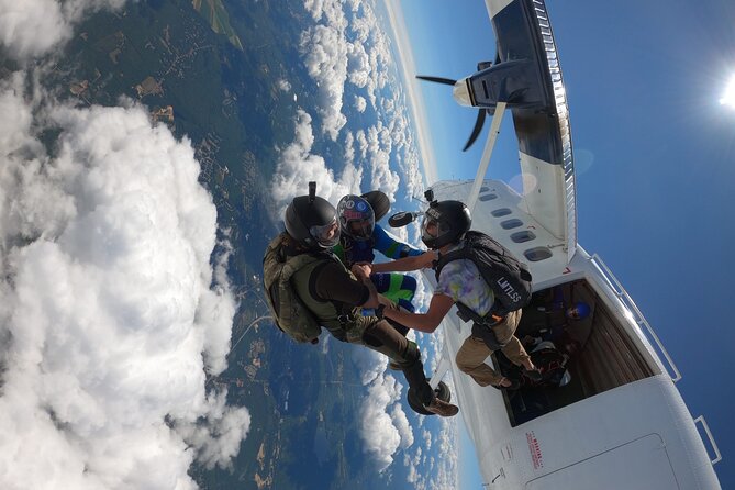 Dubai Skydive Tandem Over The Palm including Transfers - Weather and Delays: How to Protect Your Plans