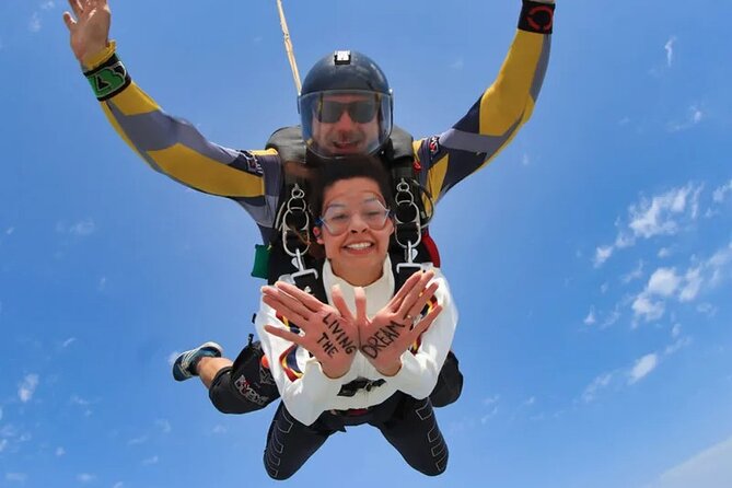 Dubai Skydive Tandem Over The Palm including Transfers - Who This Tandem Skydive Over the Palm Is Best For