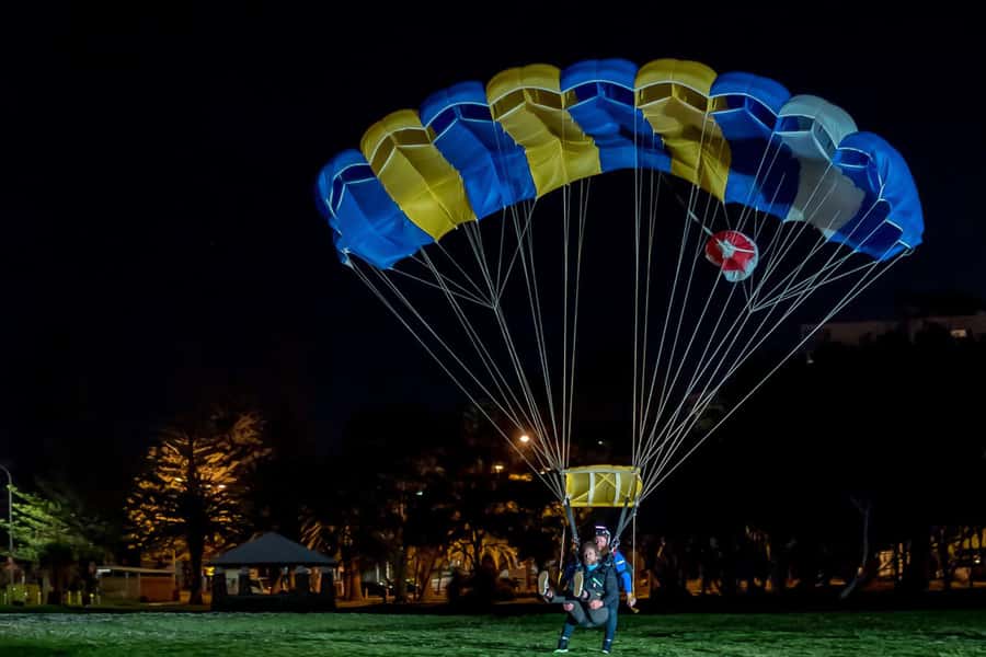From Gold Coast: Tandem Skydive Experience over Byron Bay - Canopy Time: The 5–7 Minutes People Remember
