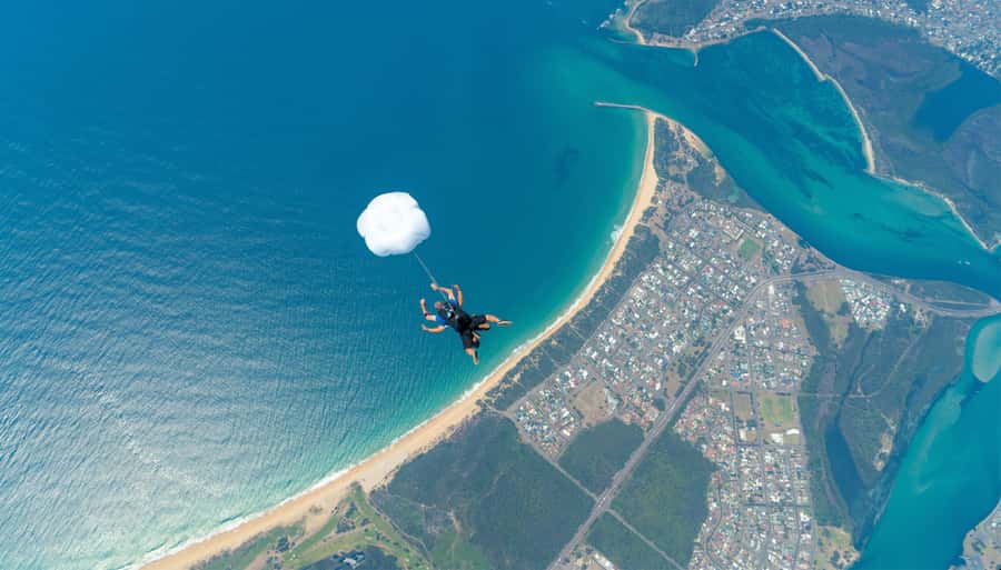 From Sydney: Tandem Skydive Experience over Newcastle Beach - From safety briefing to takeoff: what your day actually feels like