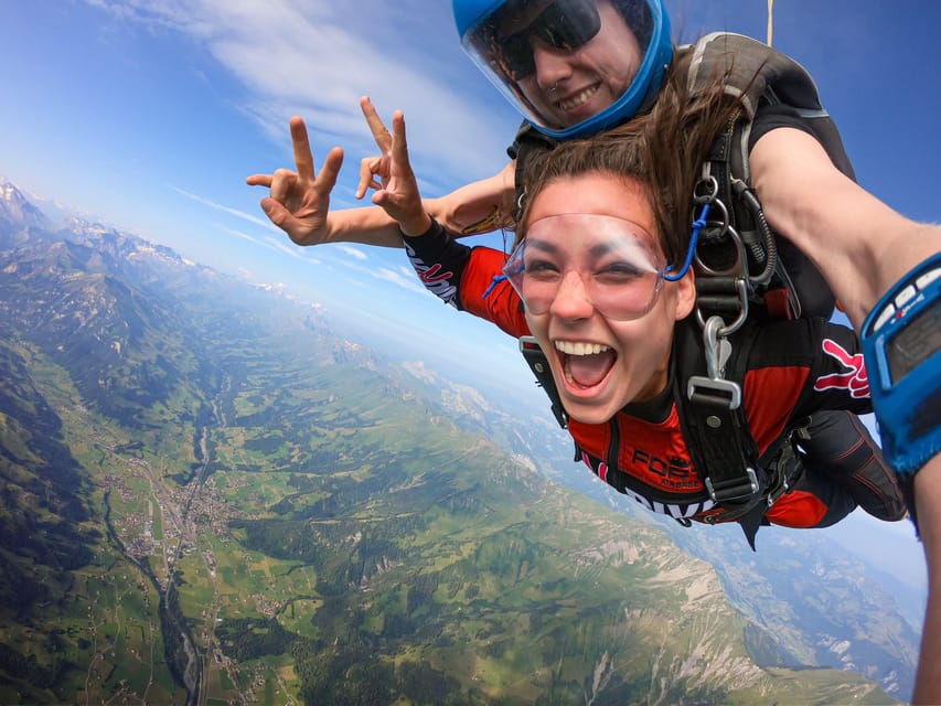From Zurich: Interlaken Skydiving & Scenic Flight Adventure - Tandem sky jump at 4,000 m: managing the nerves