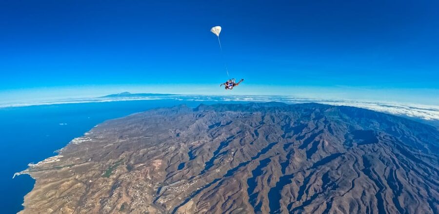 Gran Canaria : Skydiving over Maspalomas Dunes - Playa del Inglés check-in: where the day gets real fast