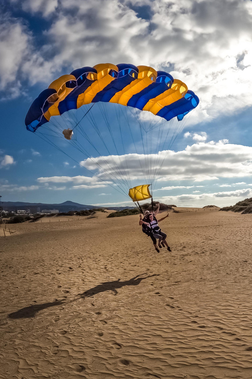 Gran Canaria : Skydiving over Maspalomas Dunes - Landing near the dunes and finishing with a certificate