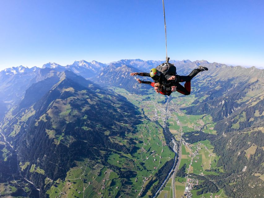 Interlaken: Airplane Skydiving over the Swiss Alps - Key points before you jump