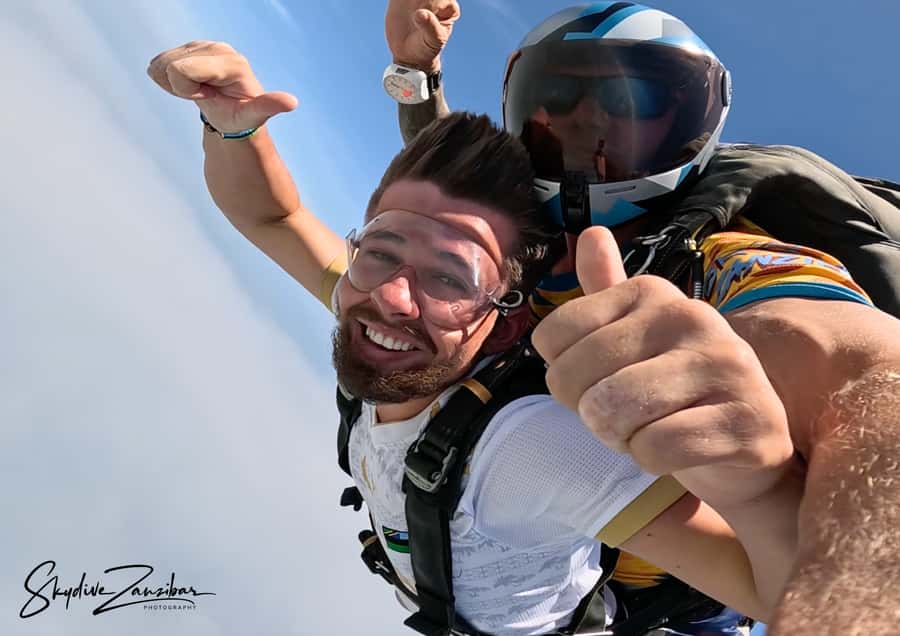 Kendwa: Tandem Skydive in Zanzibar - Before you fly: check-in and the brief training