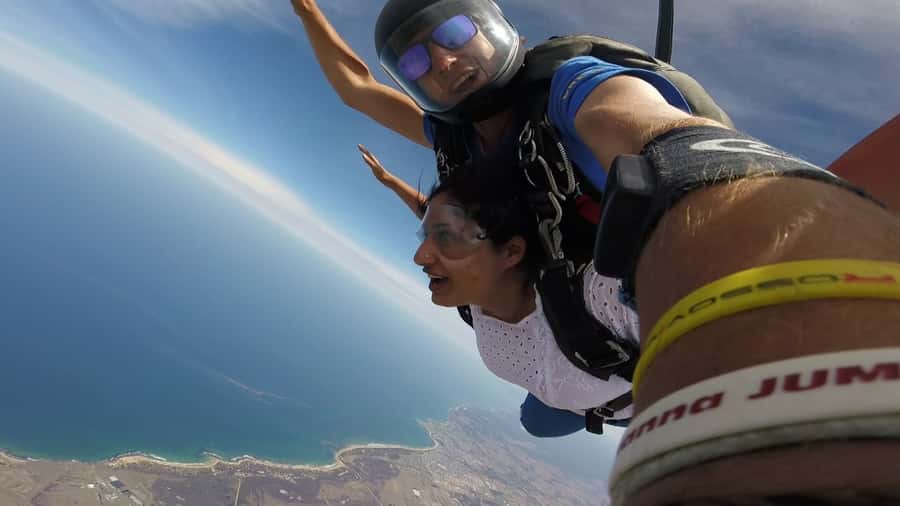 Melbourne: Tandem Skydive over Great Ocean Road + Transfer - From Melbourne to the Coast in One Booking