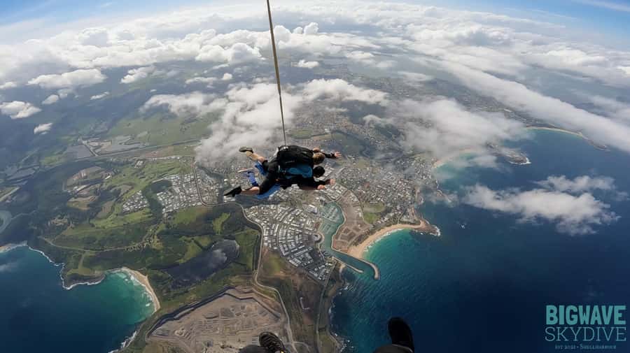 Sydney, Shellharbour: 15,000ft Tandem Beach Skydive - Freefall details: what it feels like and how long it lasts