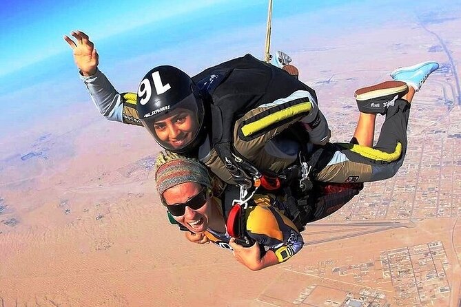 Tandem Skydive experience in Dubai - Meeting your instructor: what that pre-jump briefing really does