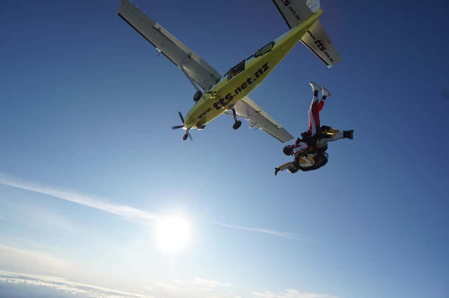 Tandem Skydive Experience in Taupo - The pre-jump day: transport, meeting point, and getting checked in