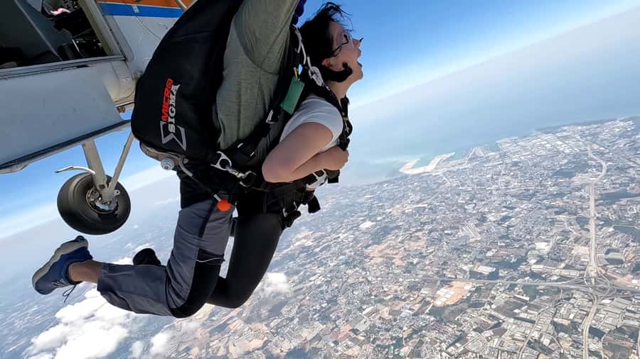 Thailand: Tandem Skydive Over Bangkok & Pattaya - Who this tandem jump suits best